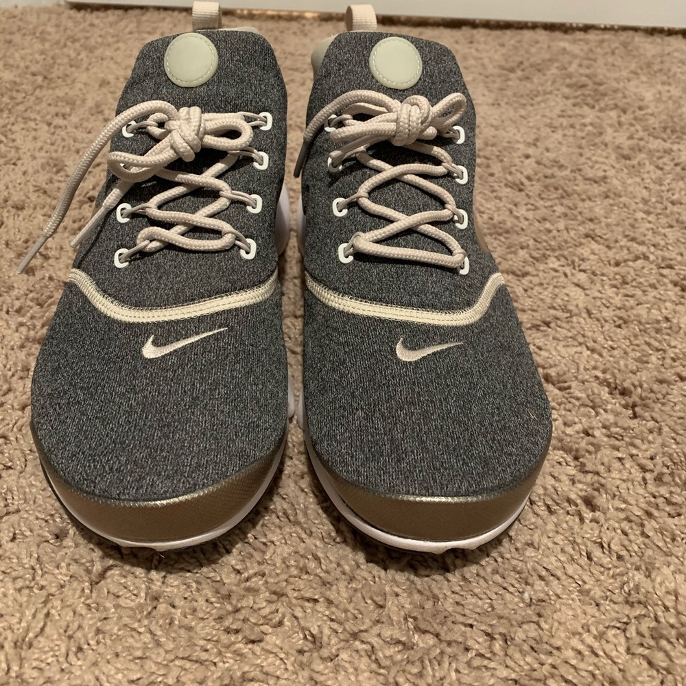 Size 8 women Nike shoes